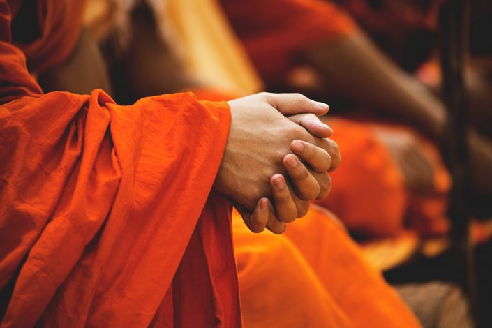 Mains de moines à Lamphun par Peter Hershey